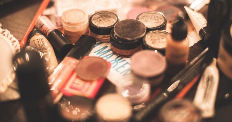 Bộ makeup tối giản và bộ đầy đủ hơn