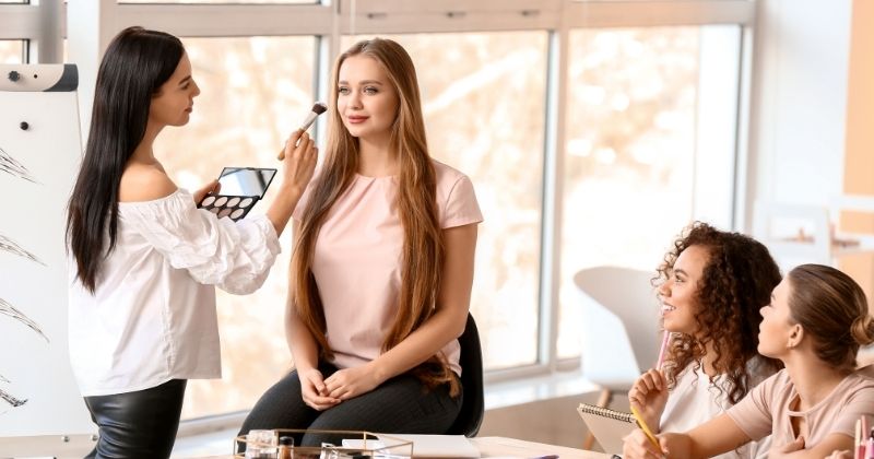 Checklist đồ makeup cơ bản cho học sinh