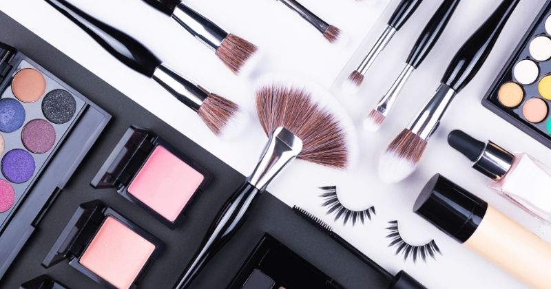 Những món cần có khi bắt đầu makeup nên đơn giản, dễ dùng và phù hợp nhu cầu hằng ngày