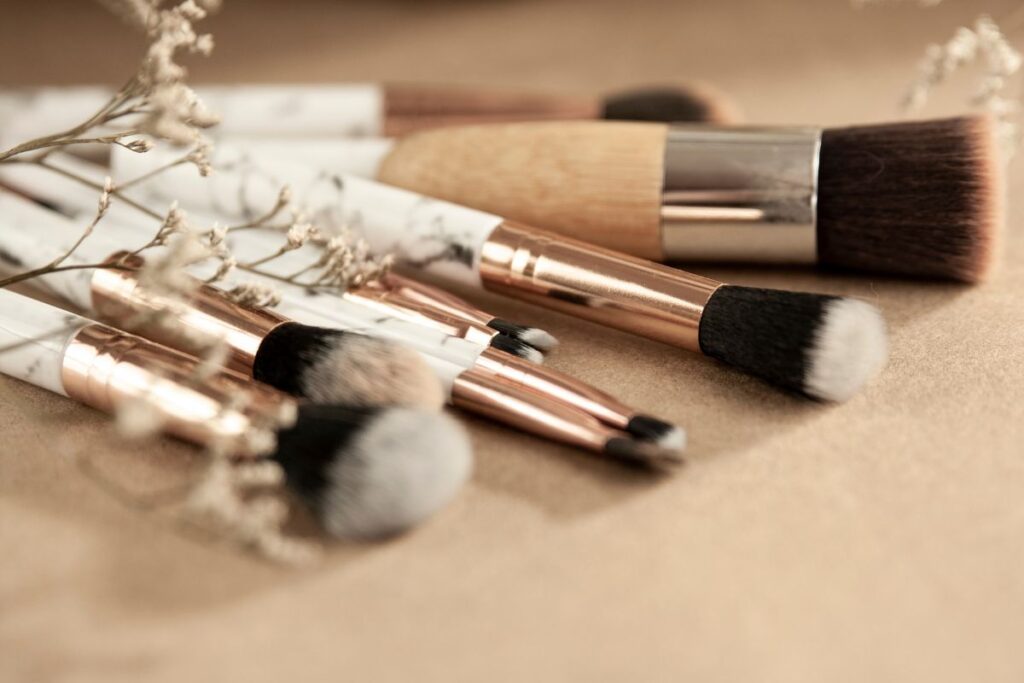 Khám phá TOP 8 layout makeup kỷ yếu được yêu thích nhất 2026 10 Các bước makeup kỷ yếu đẹp