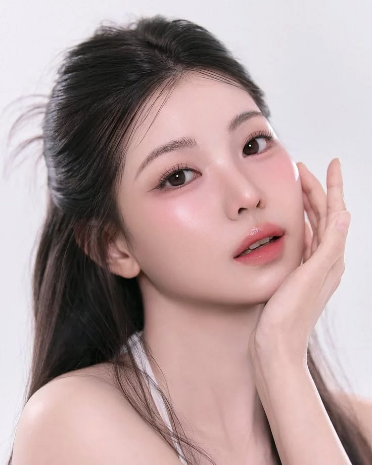 Layout makeup kỷ yếu xinh tươi