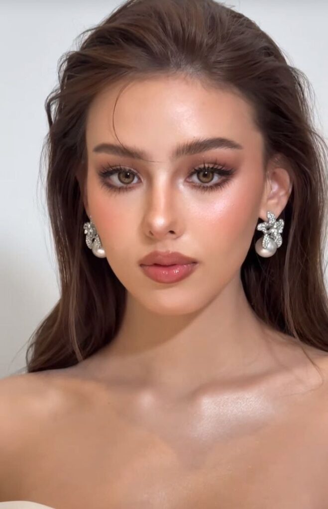 Khám phá TOP 8 layout makeup kỷ yếu được yêu thích nhất 2026 7 Layout makeup kỷ yếu tone Thái