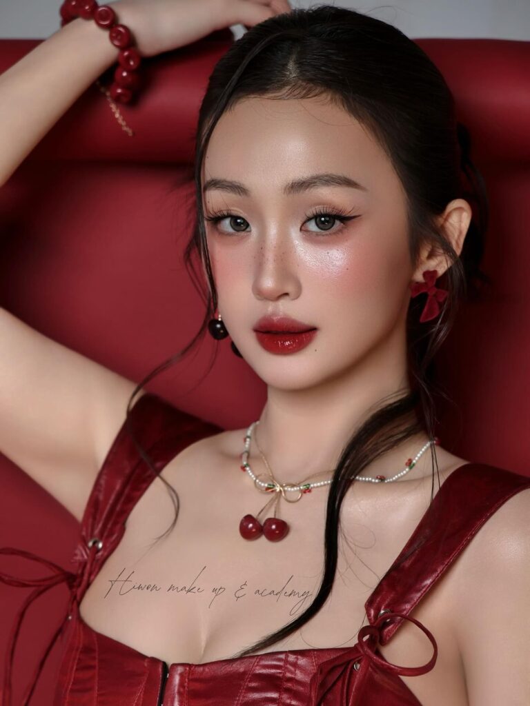Khám phá TOP 8 layout makeup kỷ yếu được yêu thích nhất 2026 3 Tone makeup kỷ yếu cá tính, nổi bật