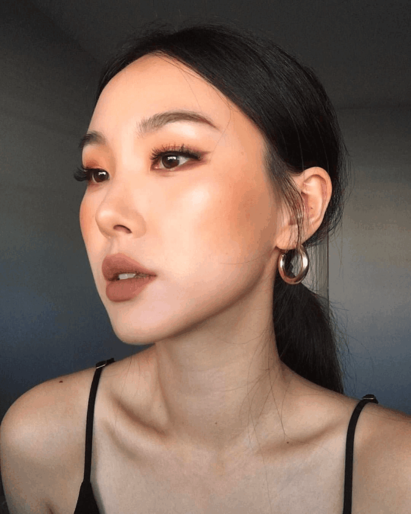 Makeup Tone Tây: Cách Trang Điểm Đẹp Chuẩn Tây Cuốn Hút 3 Trang điểm makeup tone Tây cần gì